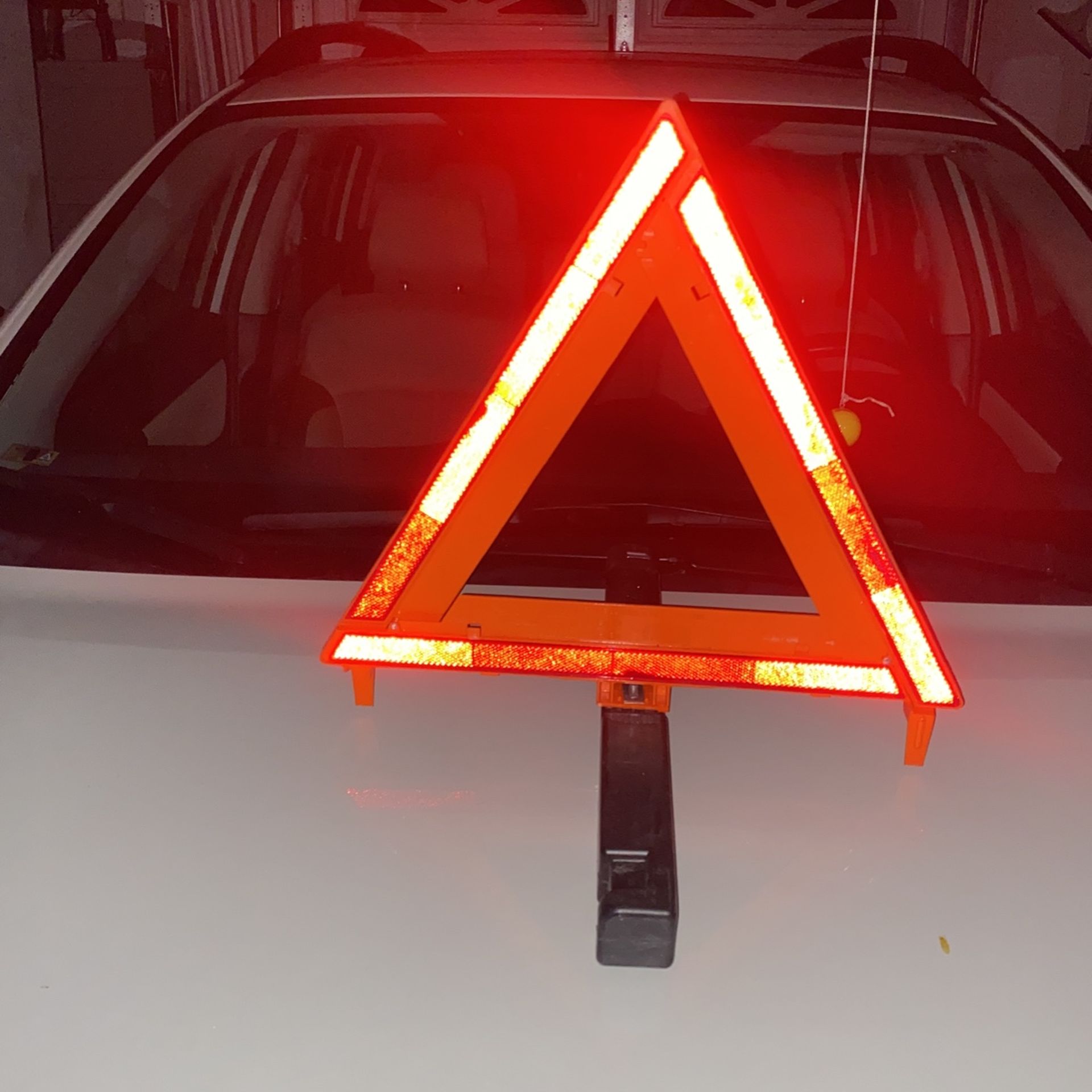 Emergency warning triangle