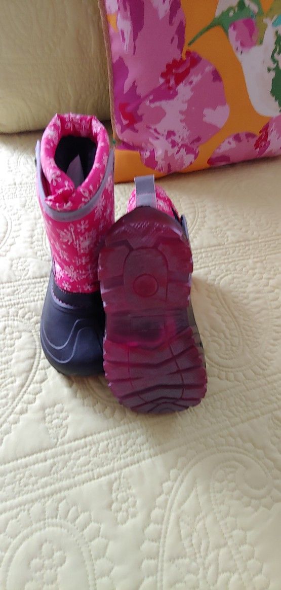 Toddlers Insulated Snow Boots Size 9/10 They Light Up When Walking Brand Members Mark