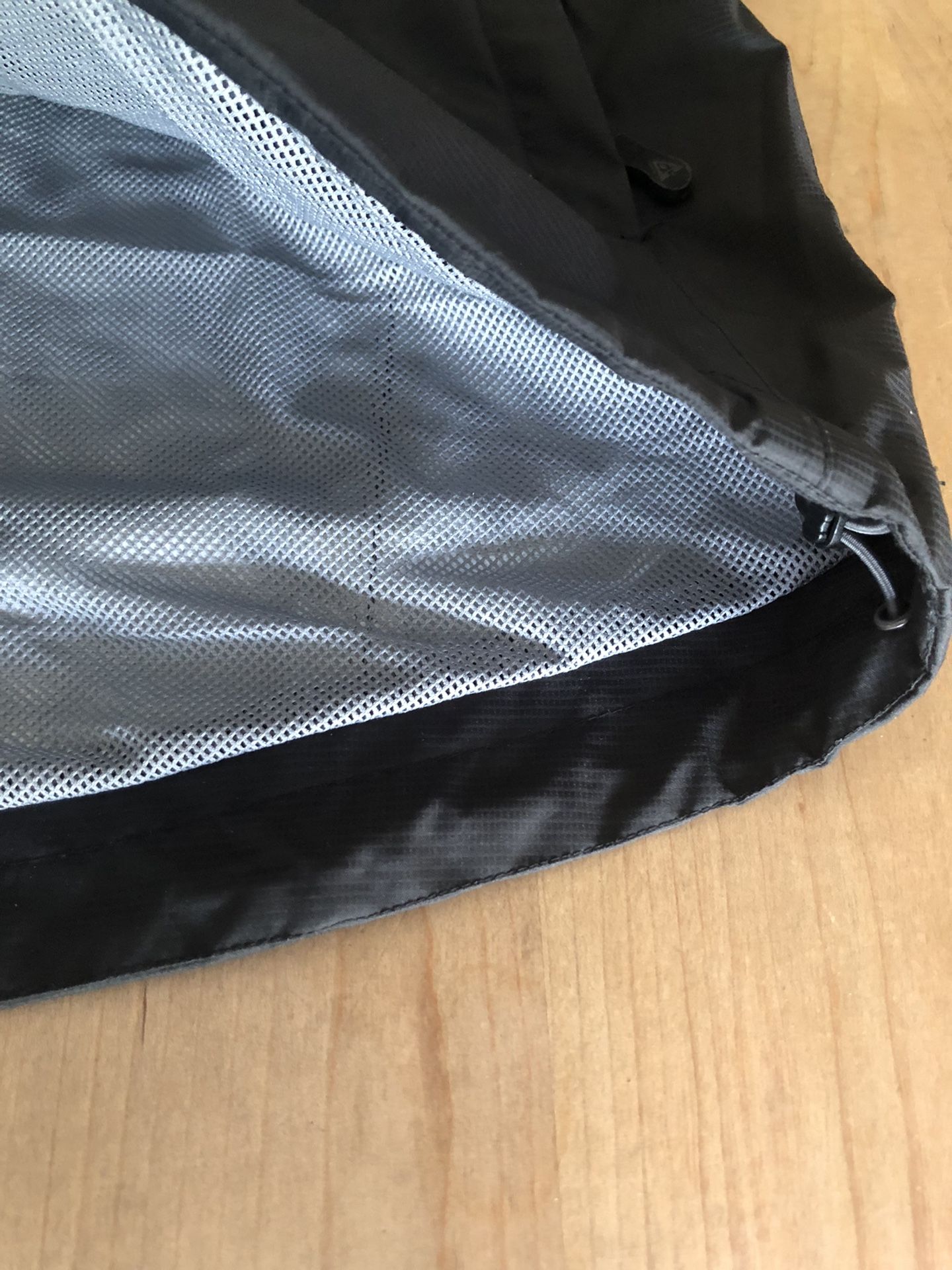 Ascend Waterproof Jacket Men's Meduim Like New!!
