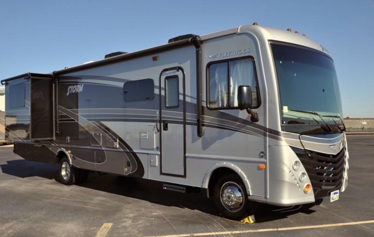 2016 Fleetwood Storm 35SK Class A Motor Coach Low Miles for Sale in ...