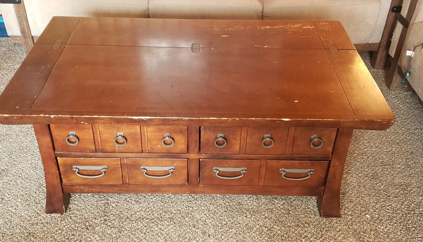 Coffee table w/storage