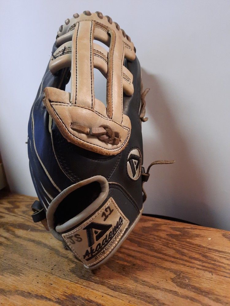 Akadema AMR34 Precision Series - Precision Glove, 12.75-Inch