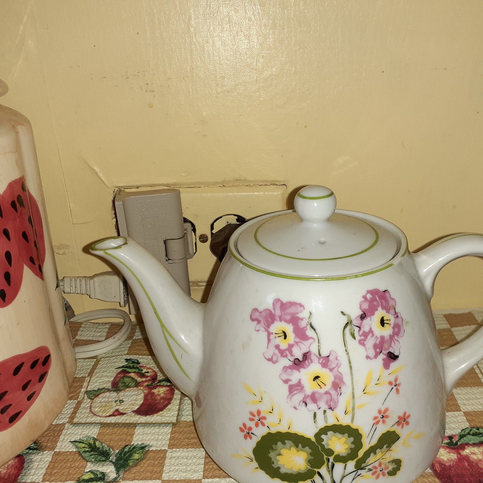 Coffee pot and tea pot