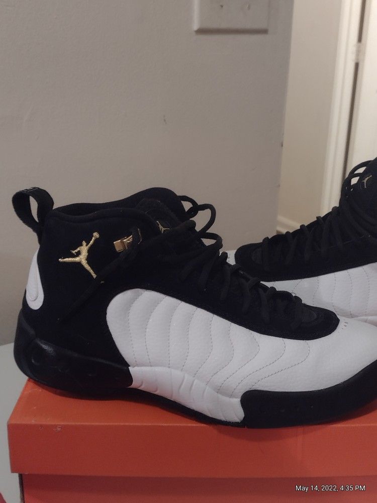 Men's Jordans , Black, White and Gold Size 10