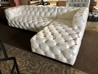 SUPER NICE WHITE TUFTED SECTIONAL  Thumbnail