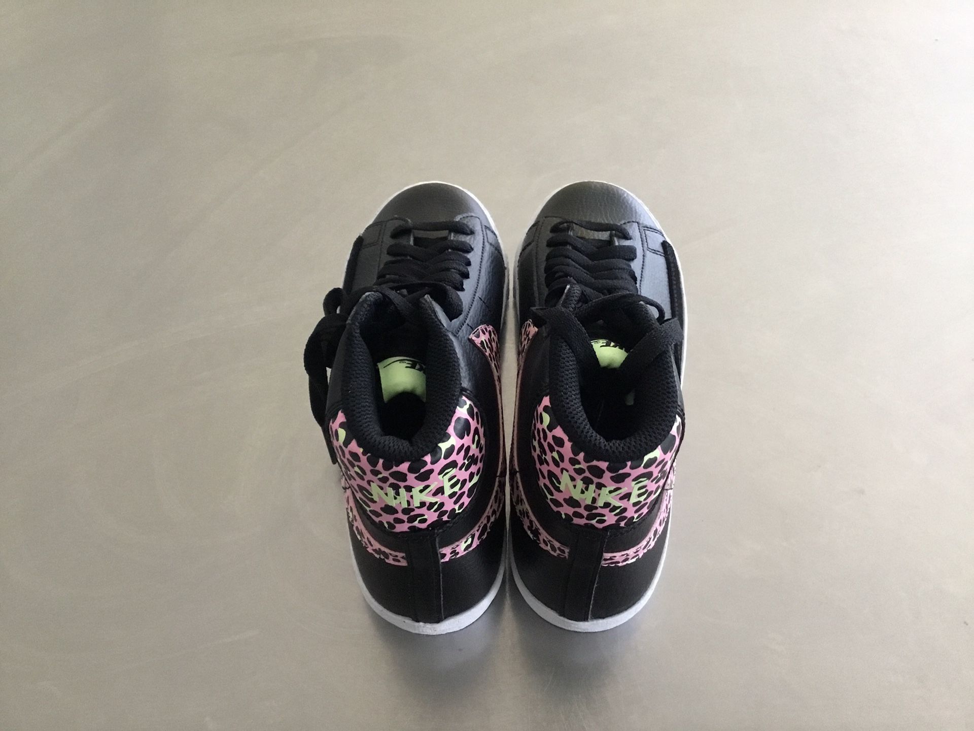 New Kid’s Nike Blazer Mid size 6Y (size 7.5 Women’s)