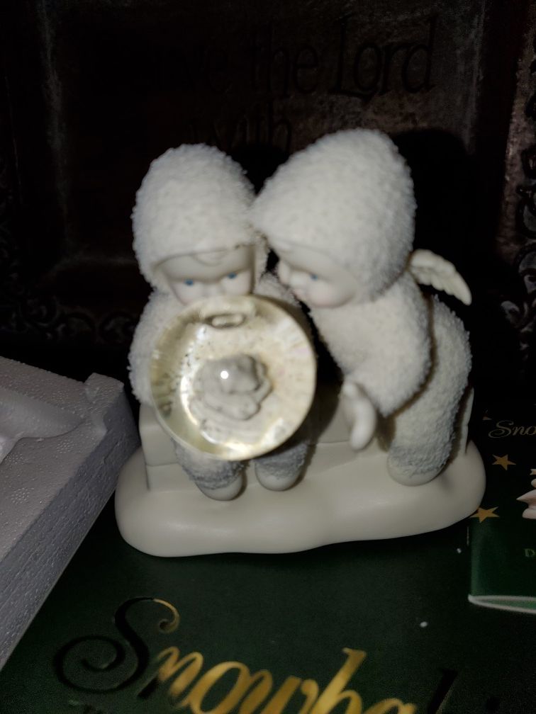 Figura de porcelana de snowbabies nueva en su caja mide 4.5 de alto