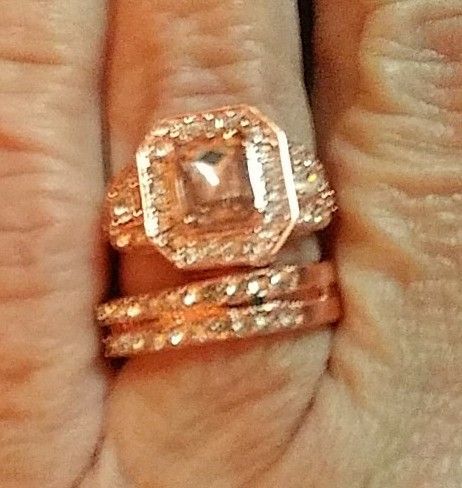 Beautiful 3k Rose Gold womens wedding ring set