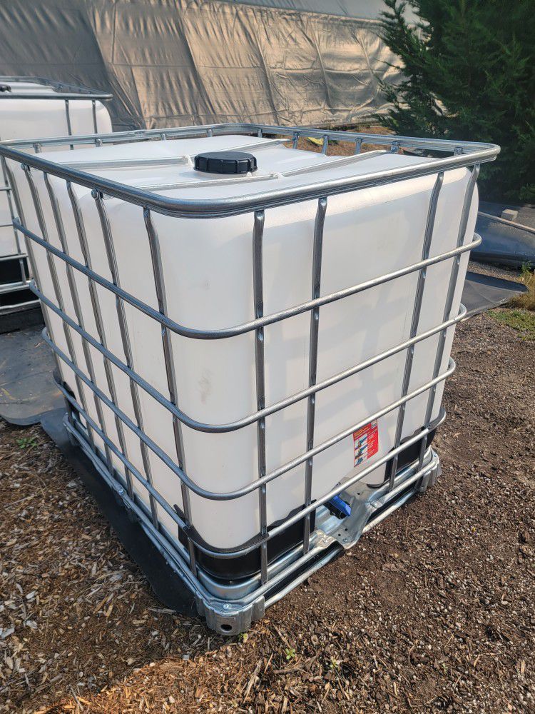 275 Gal  Water Tank IBC Tote    $250 Firm
