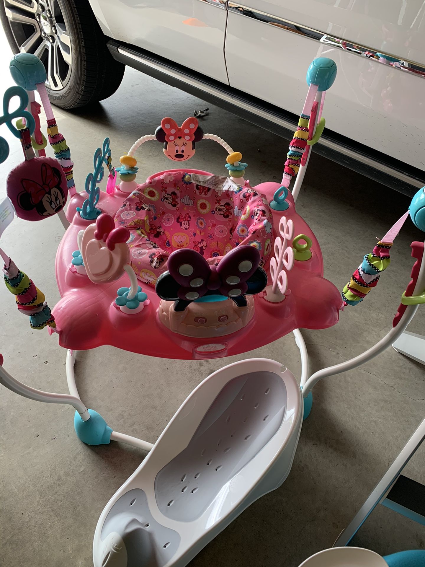 Baby jumper, formoms high chair, shower/bath lounger and a bumbo chair