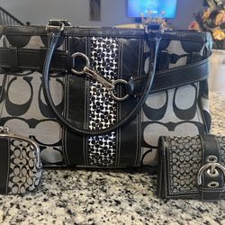 Coach Purse With Wallet And  Coin Purse Thumbnail
