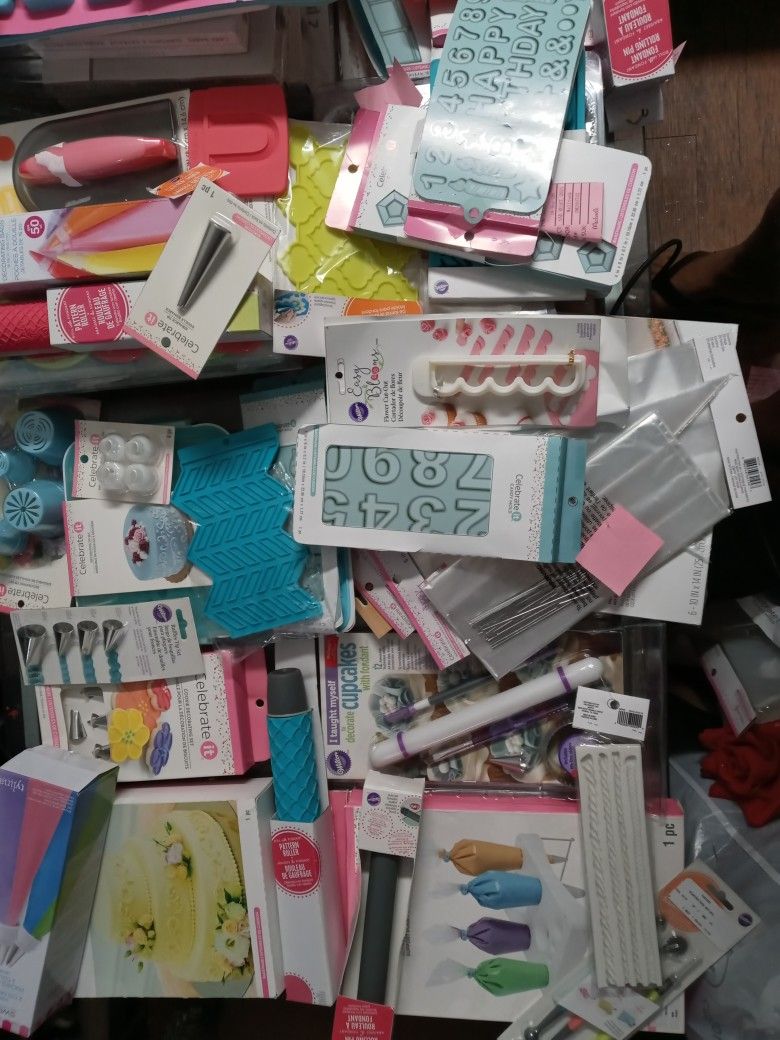 Herramiemta Para Reposteria Moldes De Silicon Para Fondant Duyas Y Muchas Cosas Mas. Los Precio Comienzan Desde $.50 Asta 25 Dlls