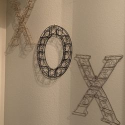 XOX Letters In Wired Metal Thumbnail