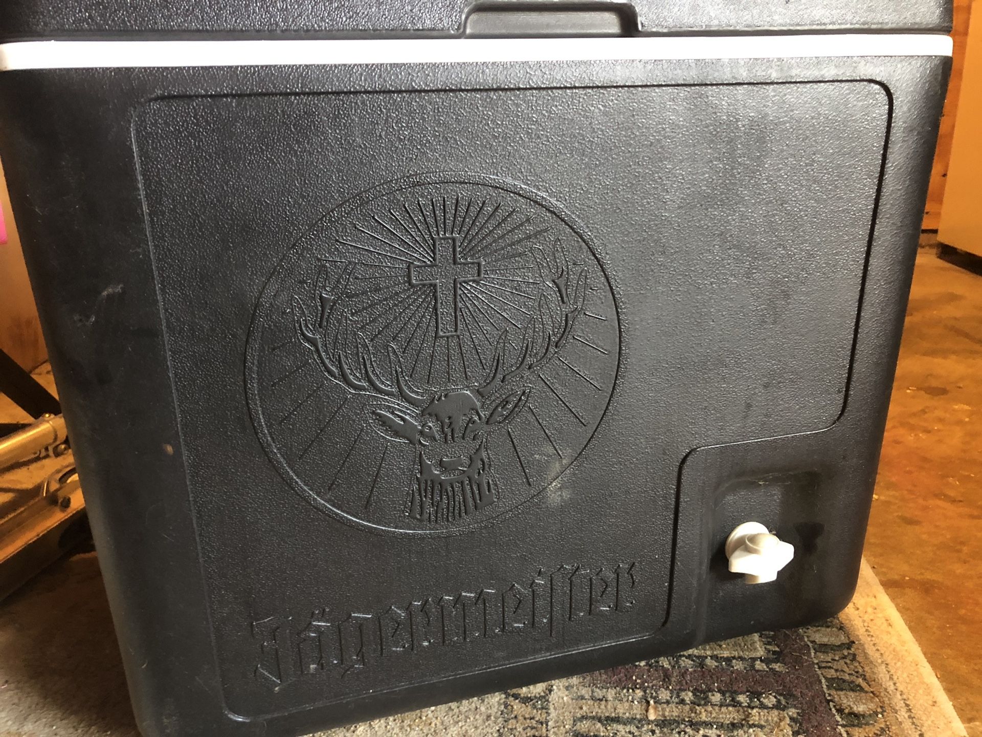 Jáger cooler w/ extras