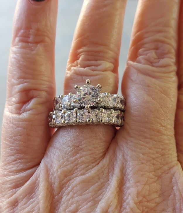 1ct. Round cut wedding set.... size 6