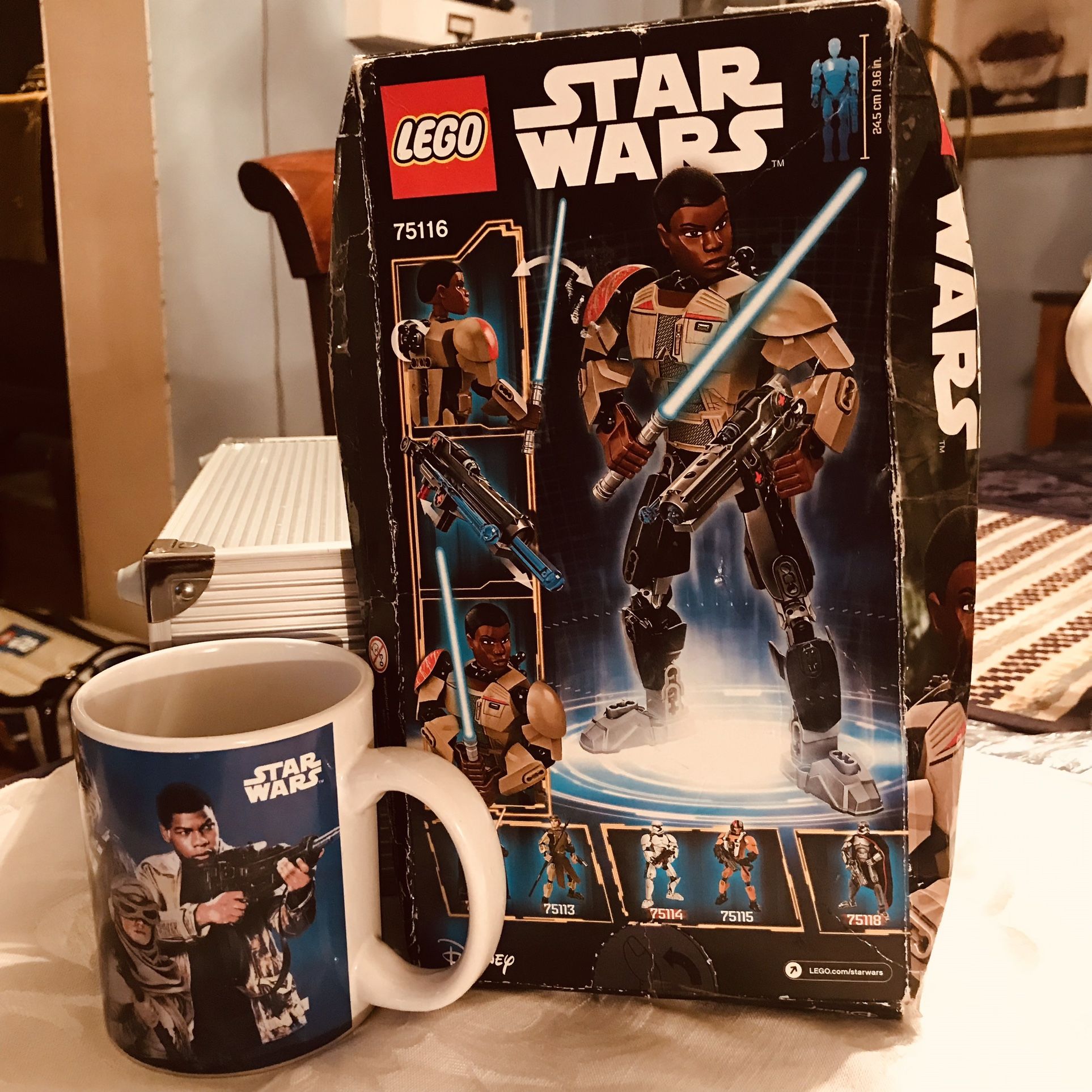 LEGO Star Wars Finn and Mug (Box Is In Bad Shape) Contents Inside Are New