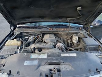 Chevrolet Suburban 4x4 6.0L 3/4 Ton Thumbnail