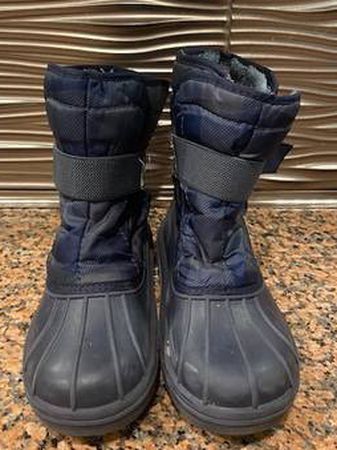 Kids Snow Boots Size 12 (toddler)