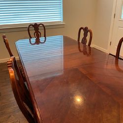 Queen Anne Style Dining Room Set Thumbnail