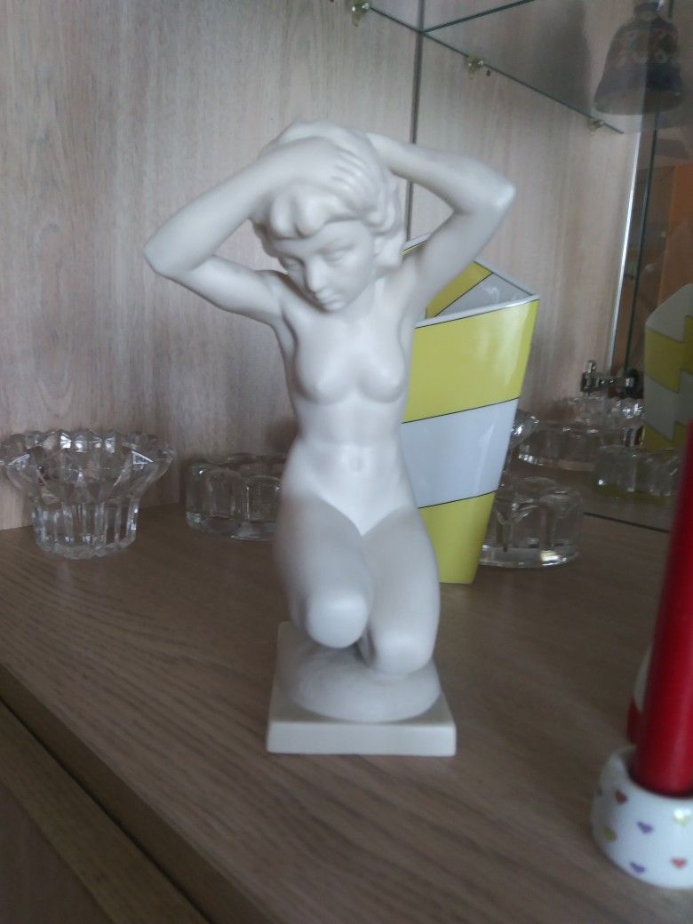 Vintage Collectible Statuette