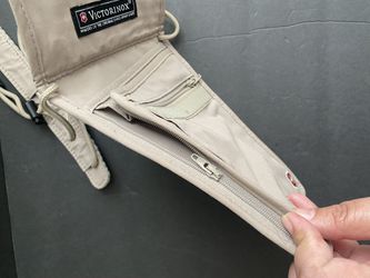 Victorinox Swiss Army Deluxe Camel Concealed Hidden Neck Pouch Many Pockets Thumbnail