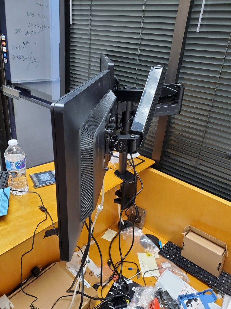 【Price Super Firm】Two HP 22"LED monitors on one Dual-armed stand, with cables: VGA, DVI, HDMI ports