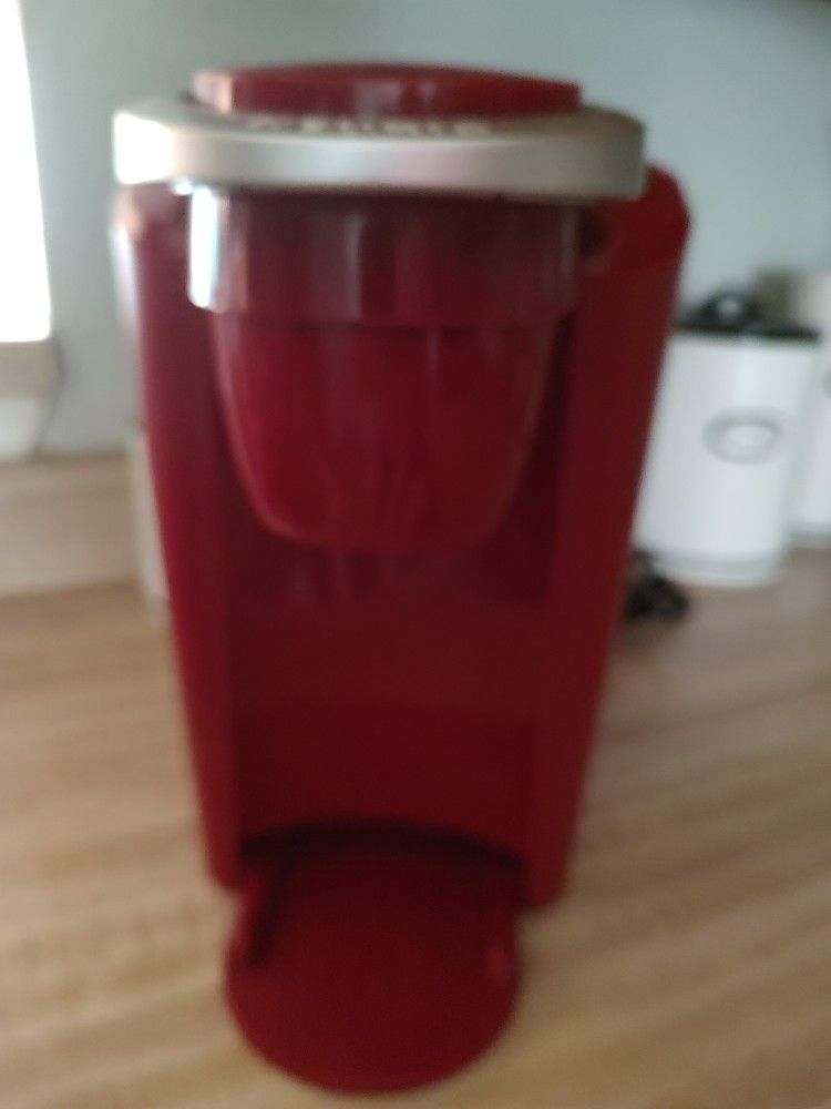 Red Keurig K-Compact Single-Serve Keurig Coffee Maker