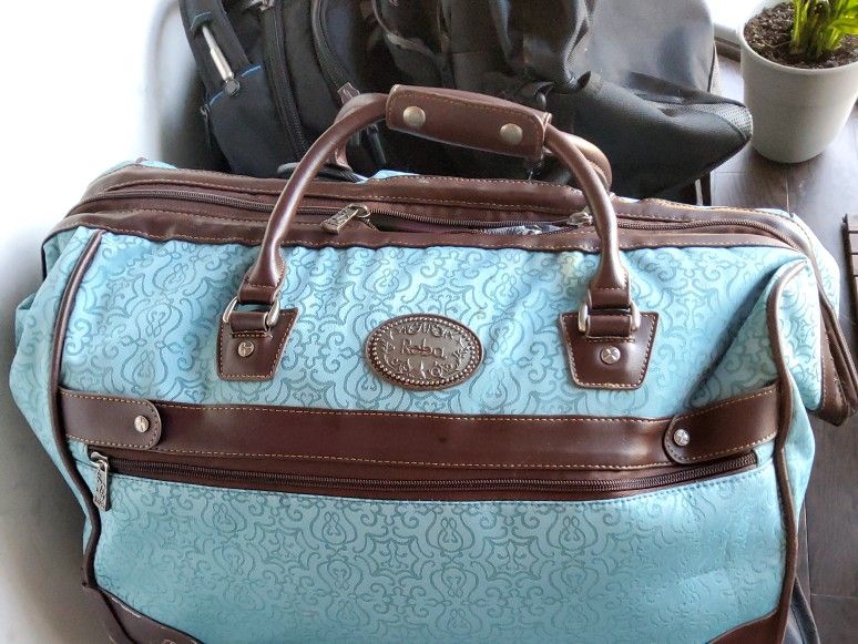 Reba Santa Fe IV Rolling Luggage Bag