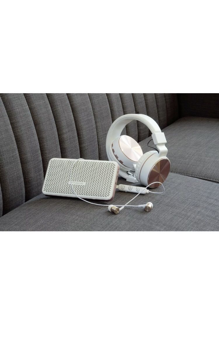Polaroid HD Wireless Audio Kit Earbuds & Speaker Black Bluetooth Headphones 
