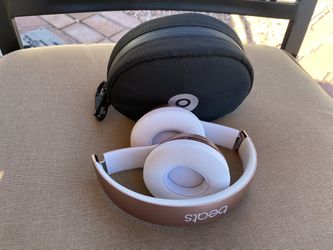 Beats Solo3 Wireless Headphones W/case, charger  Thumbnail
