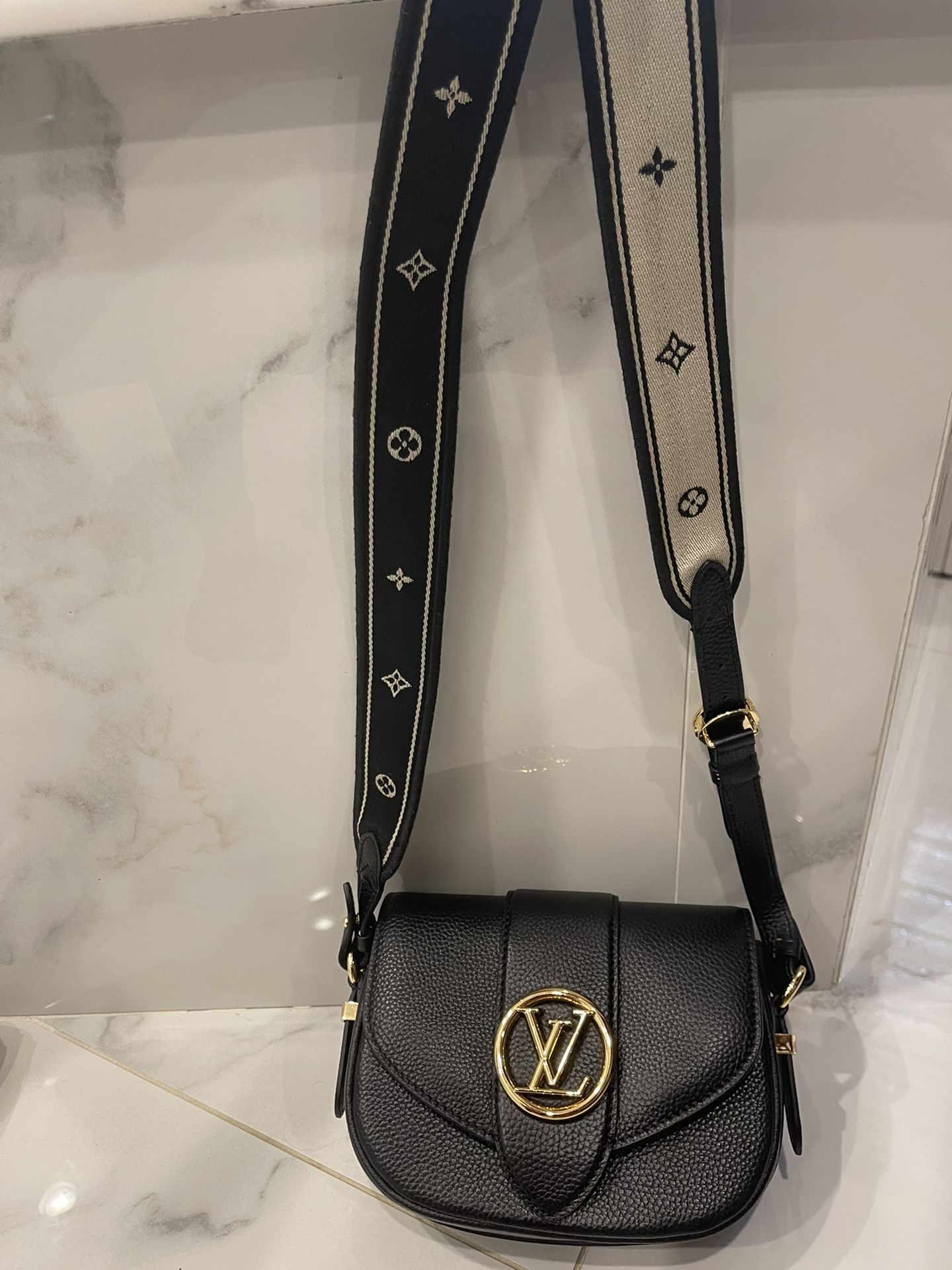 Louis Vuitton Messenger Bag