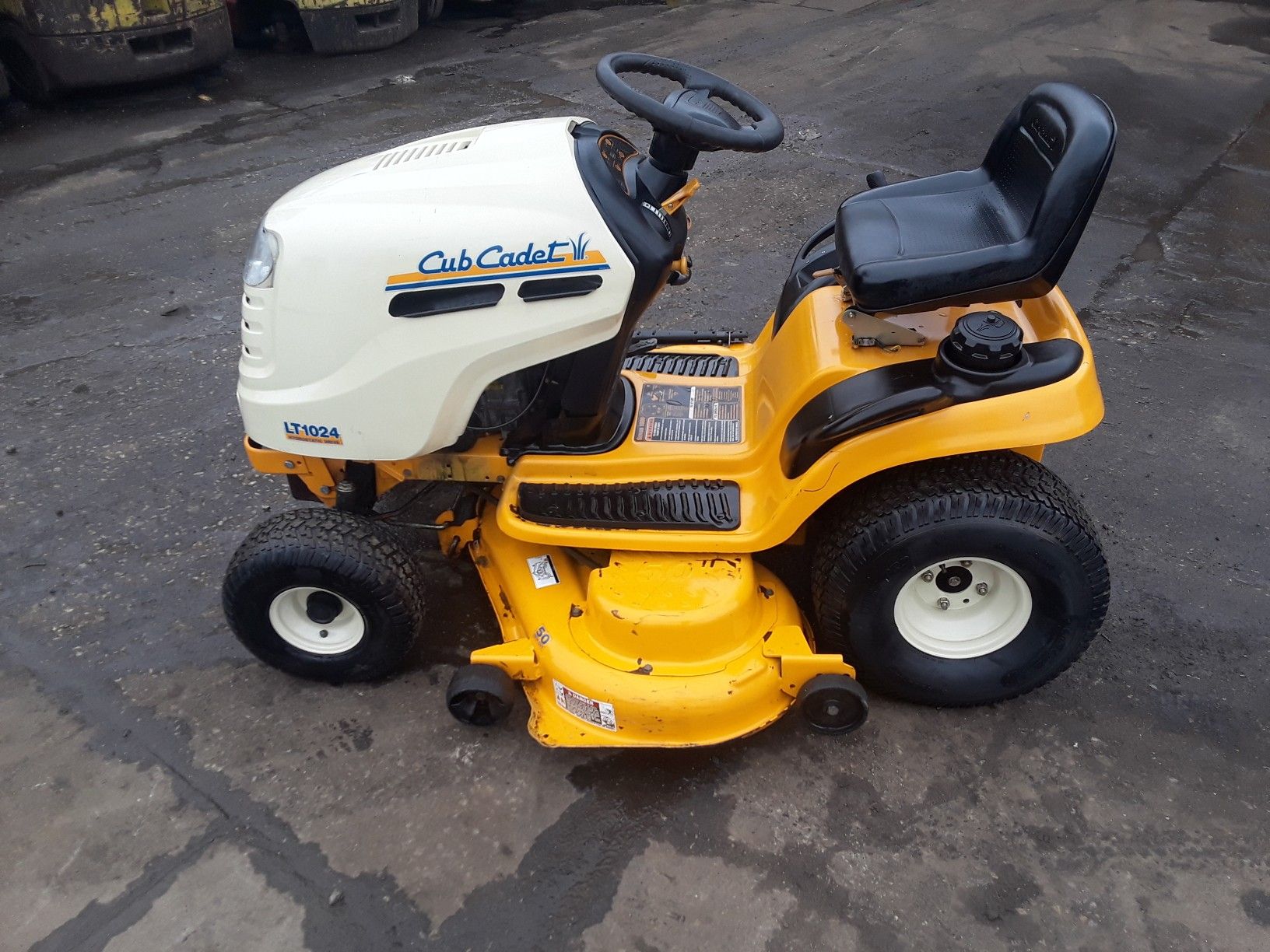 For Sale A Lt1024 Cub Cadet Riding Lawn Mower 24hp Twin Cylinder Engin