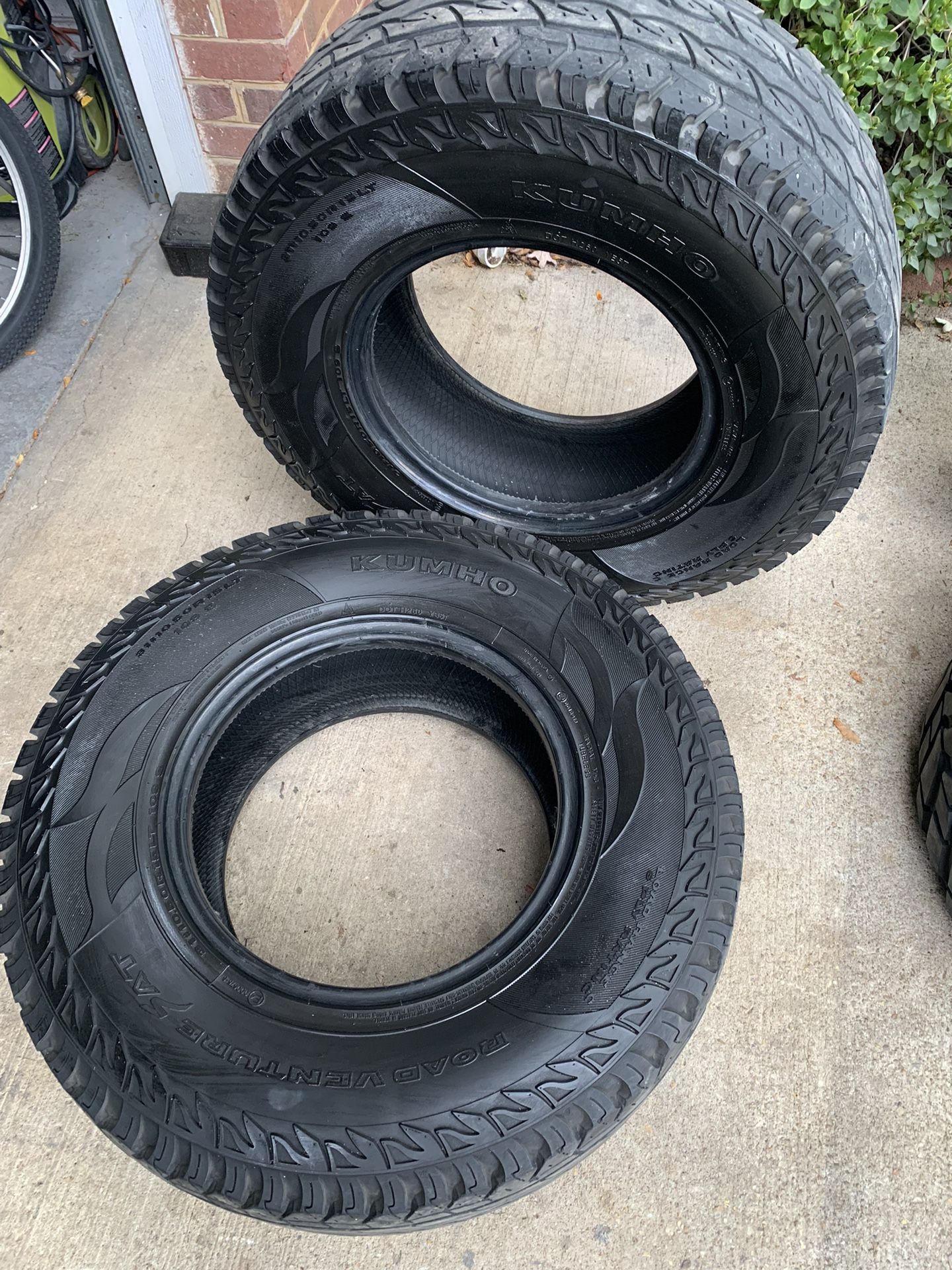 2 Kumho Road Venture AT 31/10.5/R15 Truck Tires