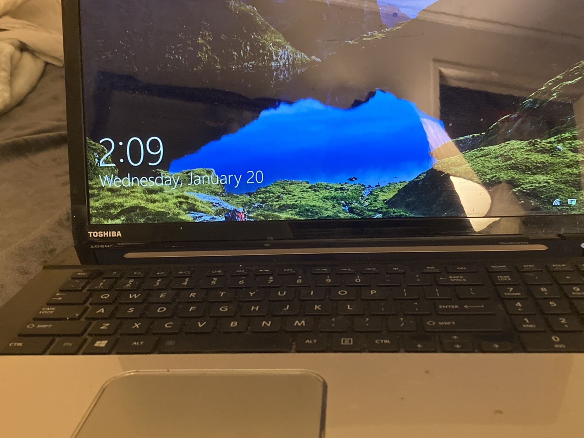 Toshiba Satellite 75-B laptop