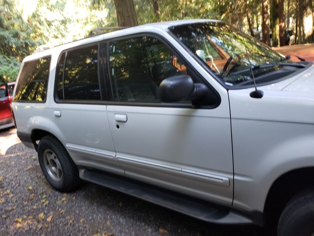 2000 Ford Explorer