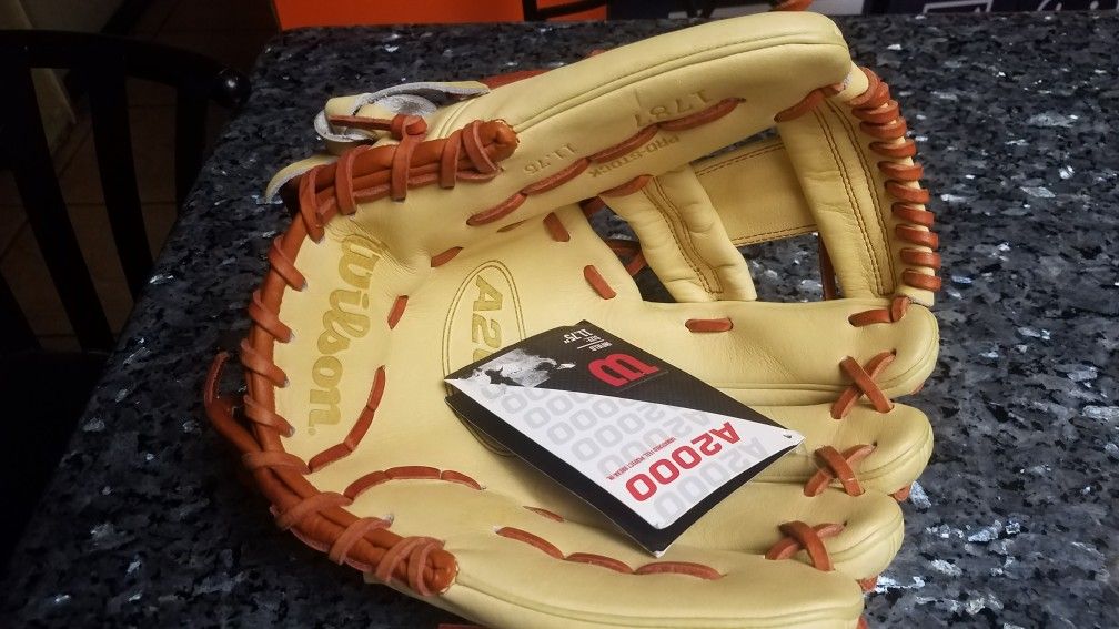 NEW WILSON A2000 11.75 RHT GLOVE (💰💰)