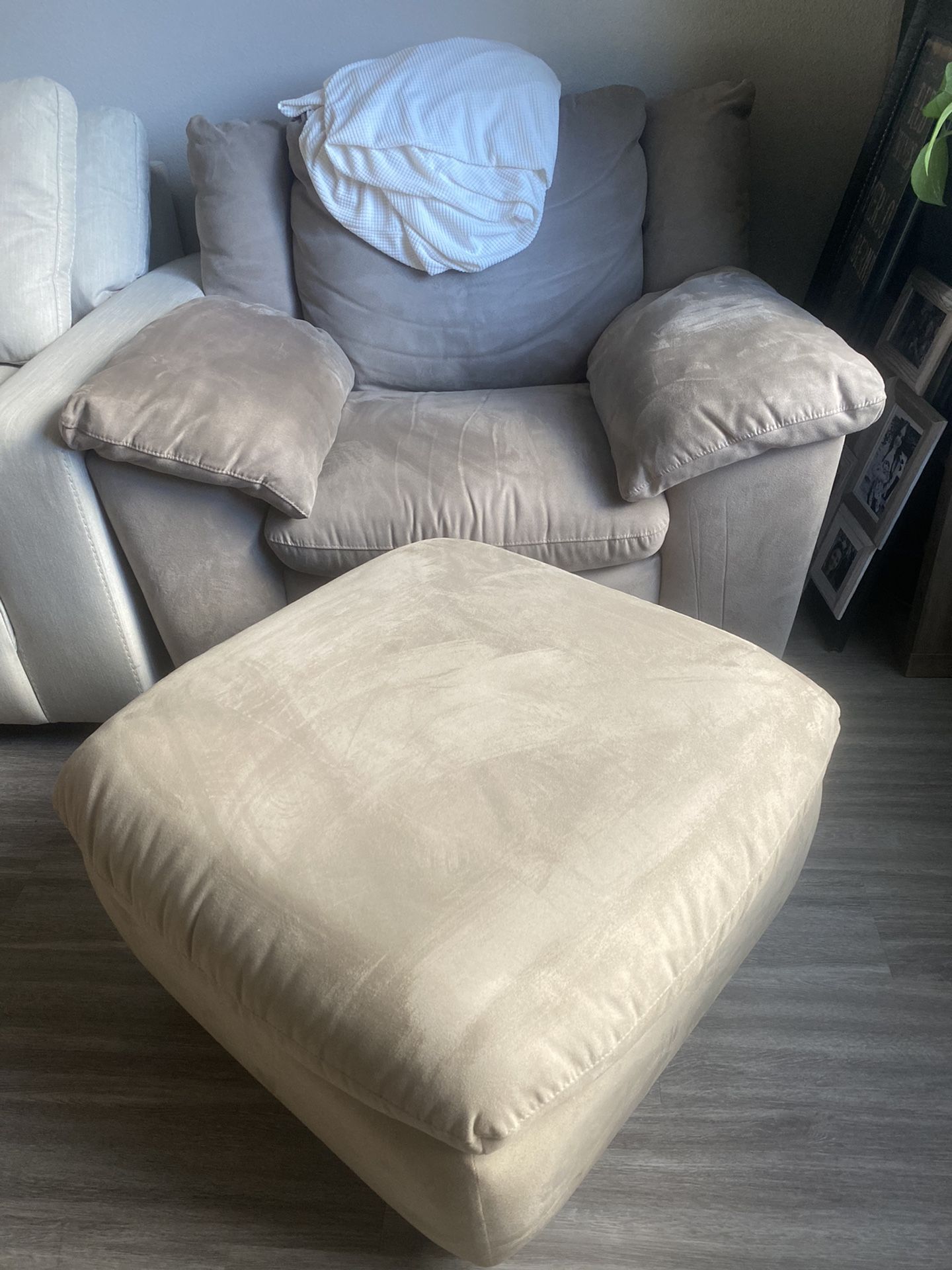 Oversized Chair W/ matching Ottoman