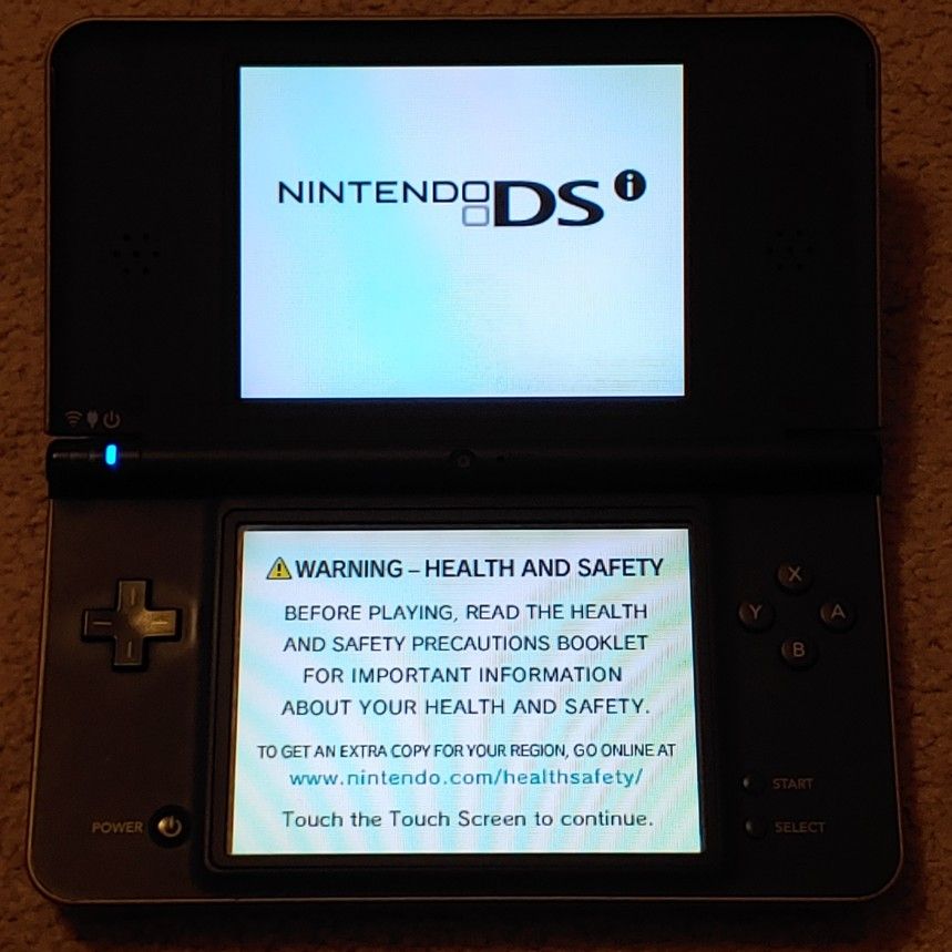 Modded Nintendo DSi XL with 5900+ Games