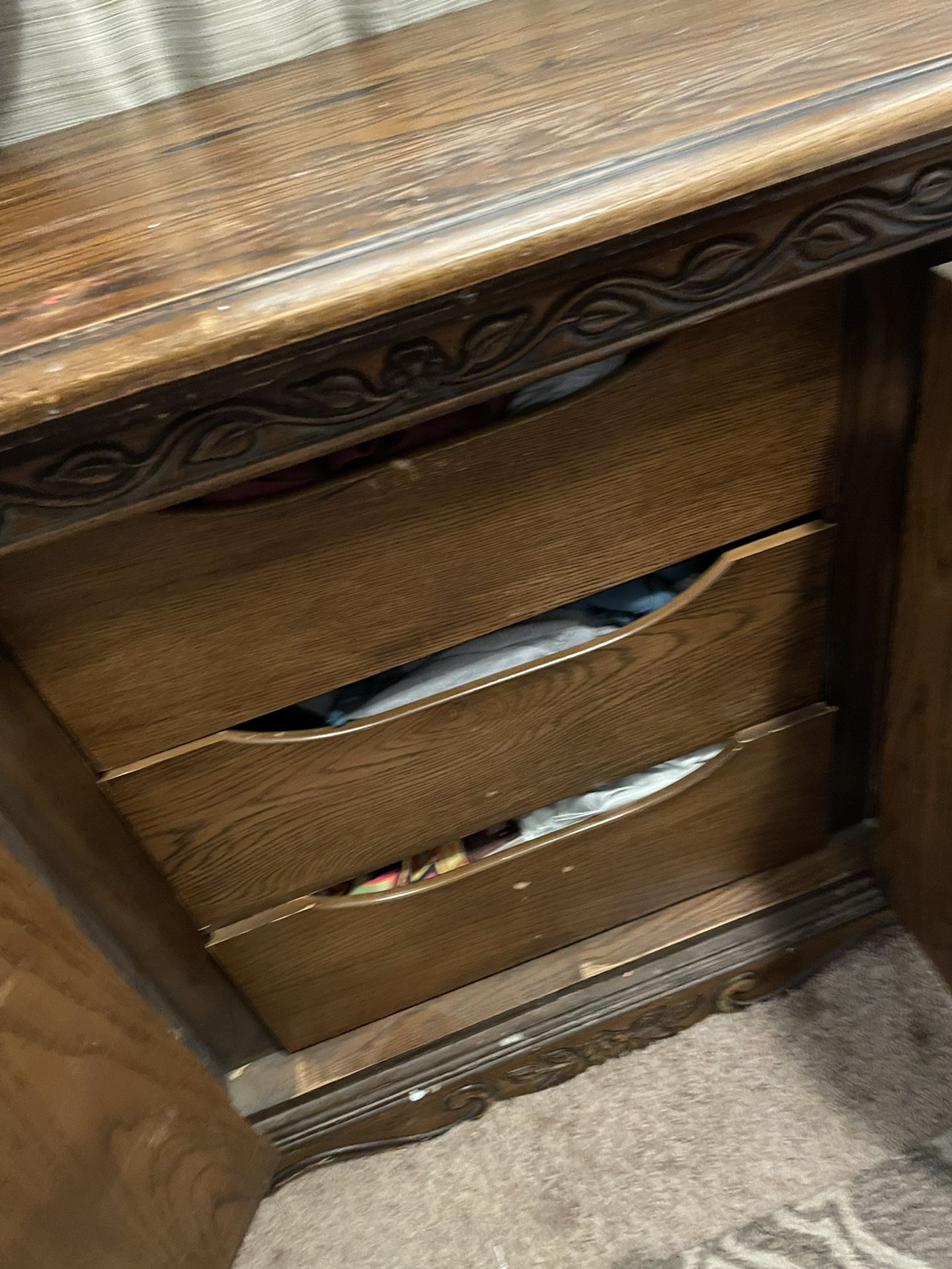 Dresser With Mirror