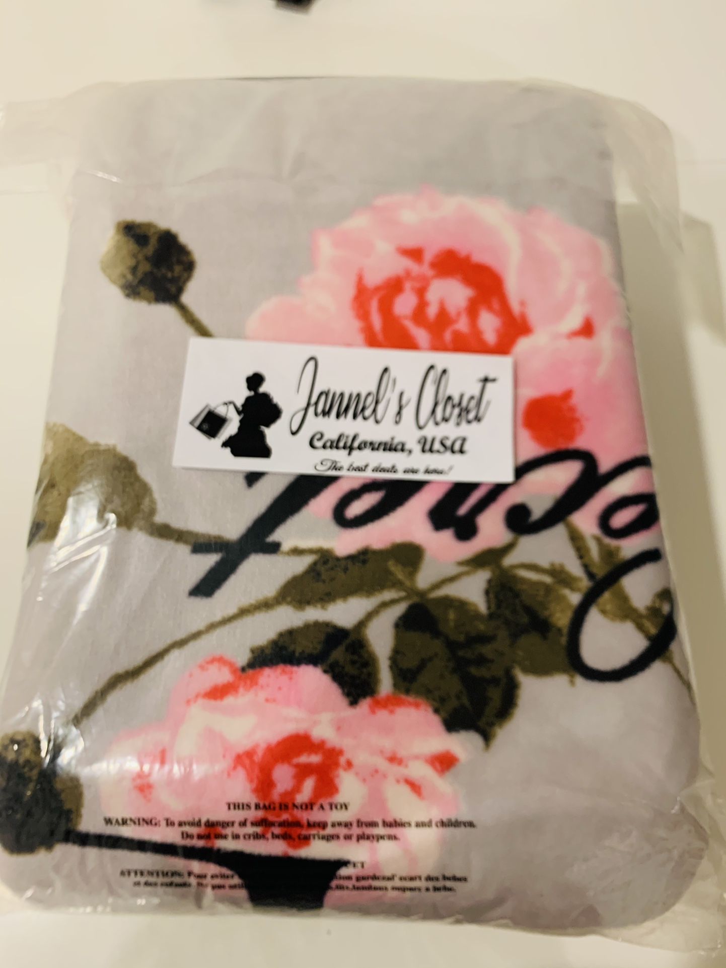 Victoria’s Secret Pink Love Floral Sherpa Blanket Plush Cozy Throw Blanket Holiday 2020. New in bag “50” X 60” I can bundle my items so you can save