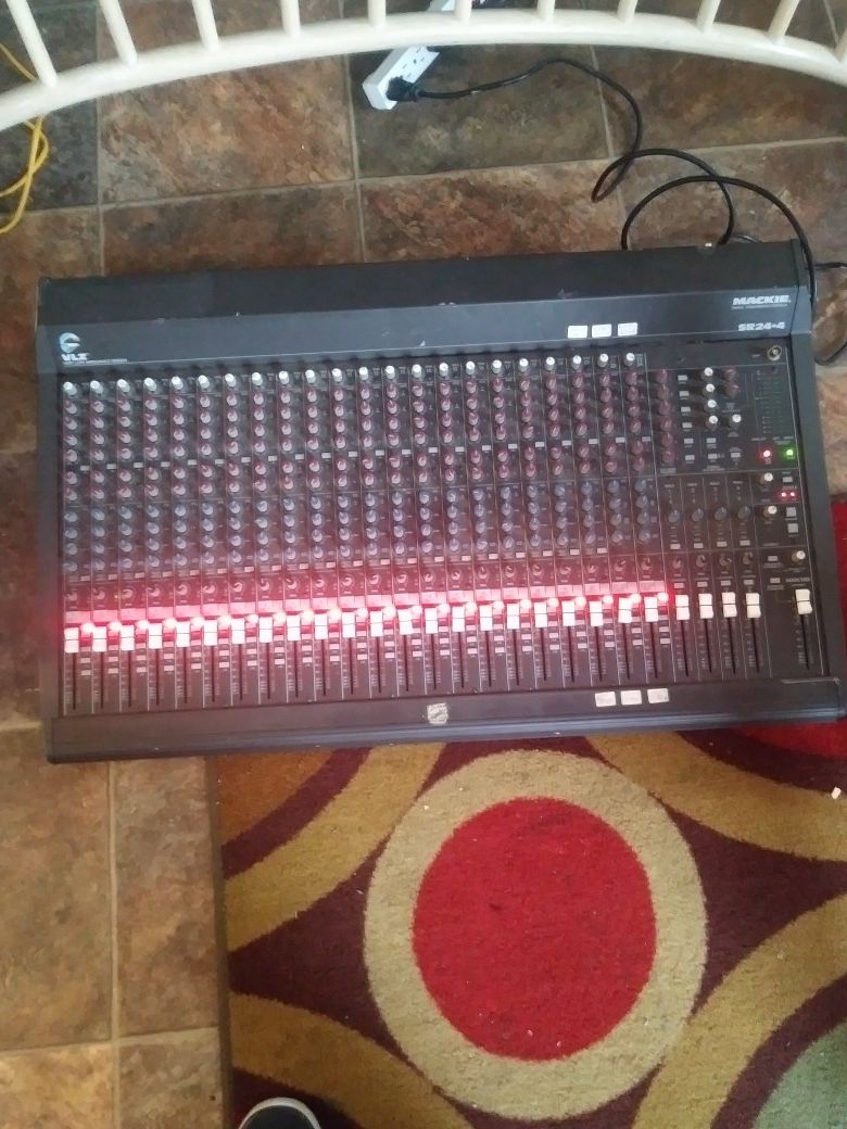 Mackie SR 24.4 VLZ MIXER