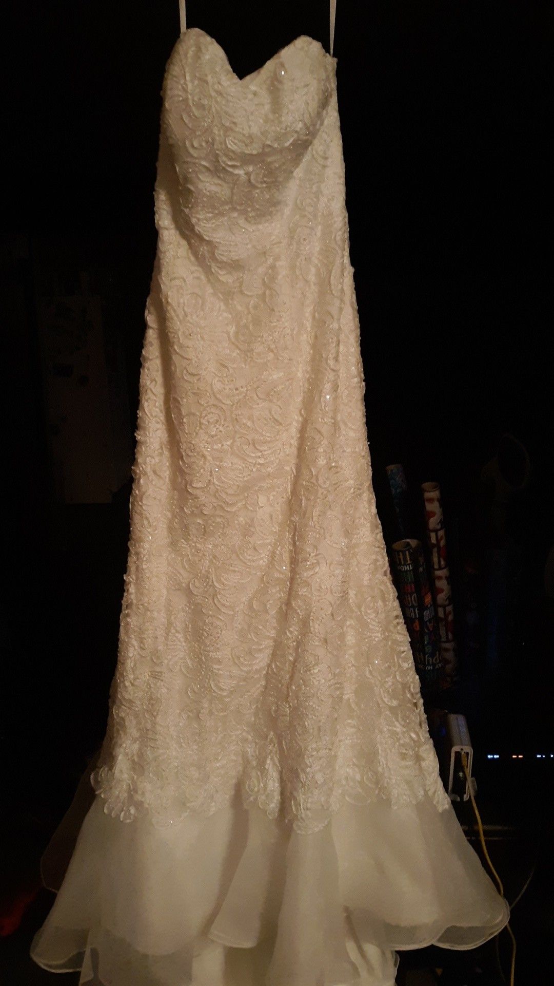 Size 8p wedding dress nwt never been worn