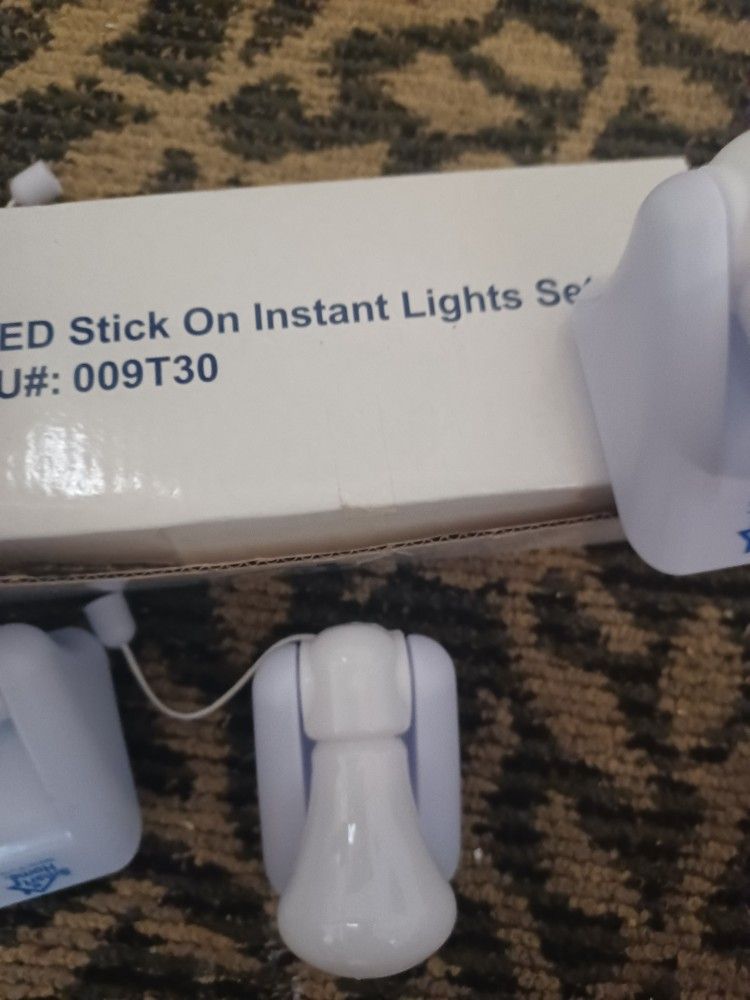 Battery-operated LED Lights