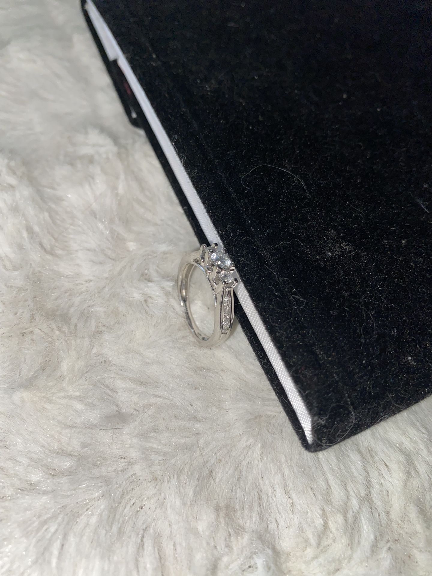 2.6 gram of white gold .46 karot diamond