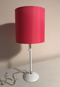Lamp w/bright pink shade and pull on/off chain Thumbnail
