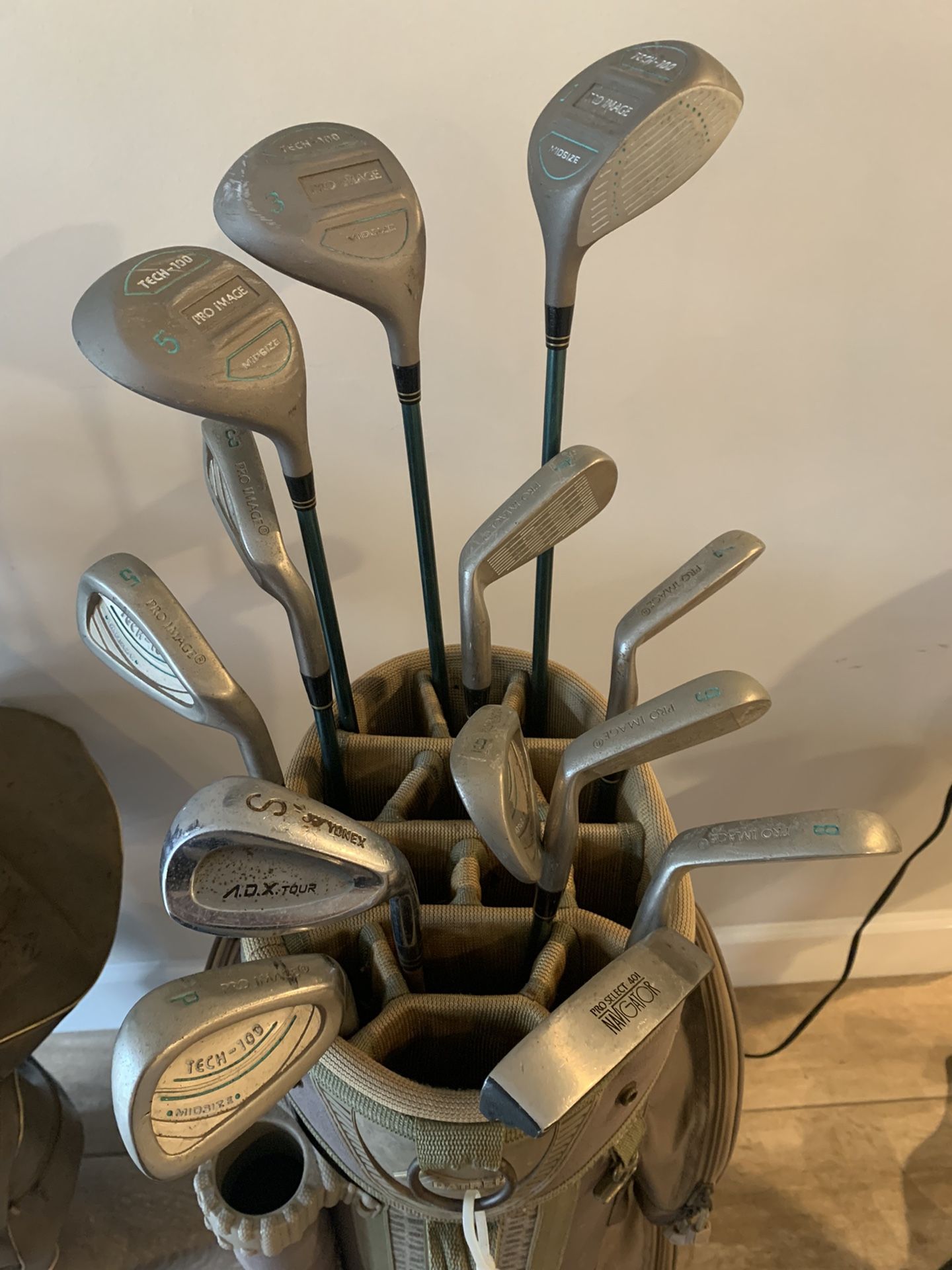 Full Set Of Golf Clubs & Golf Bag