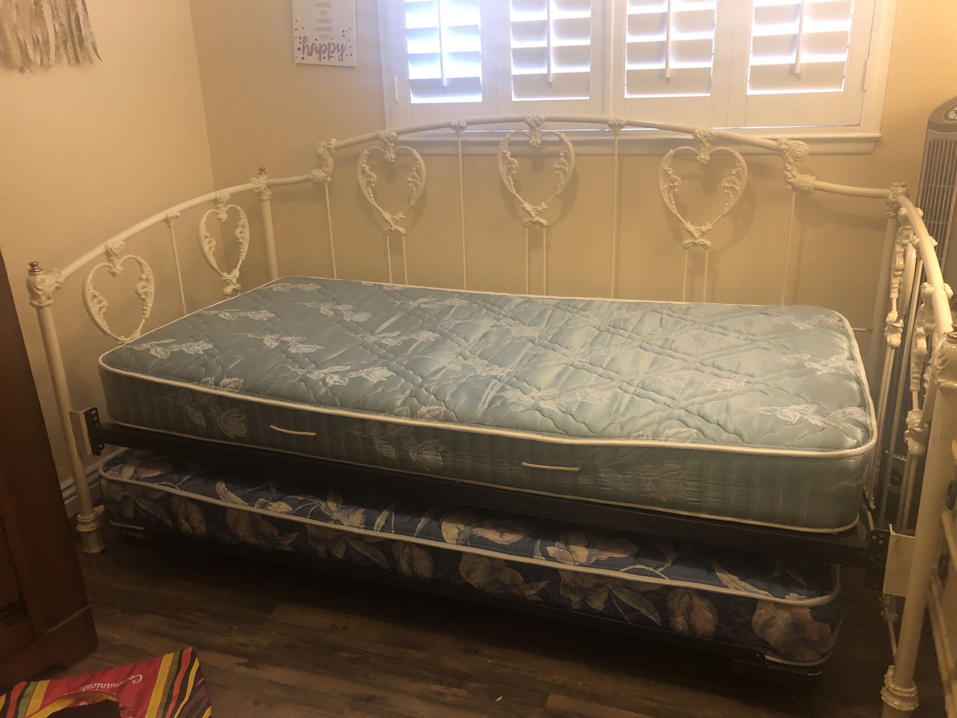 Wrought Iron Daybed Elliott's Designs w/trundle and twin mattresses for  Sale in Artesia, CA - OfferUp