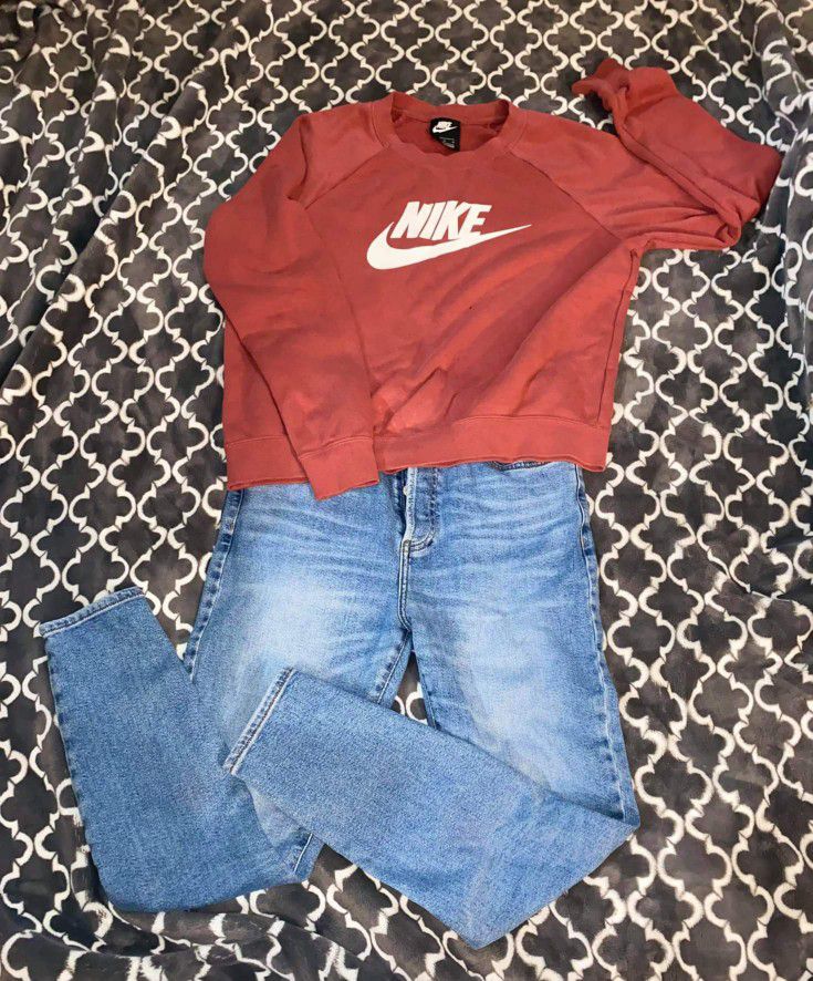Women's Clothing Bundle! Columbia, Nike, American Eagle, And Levis!