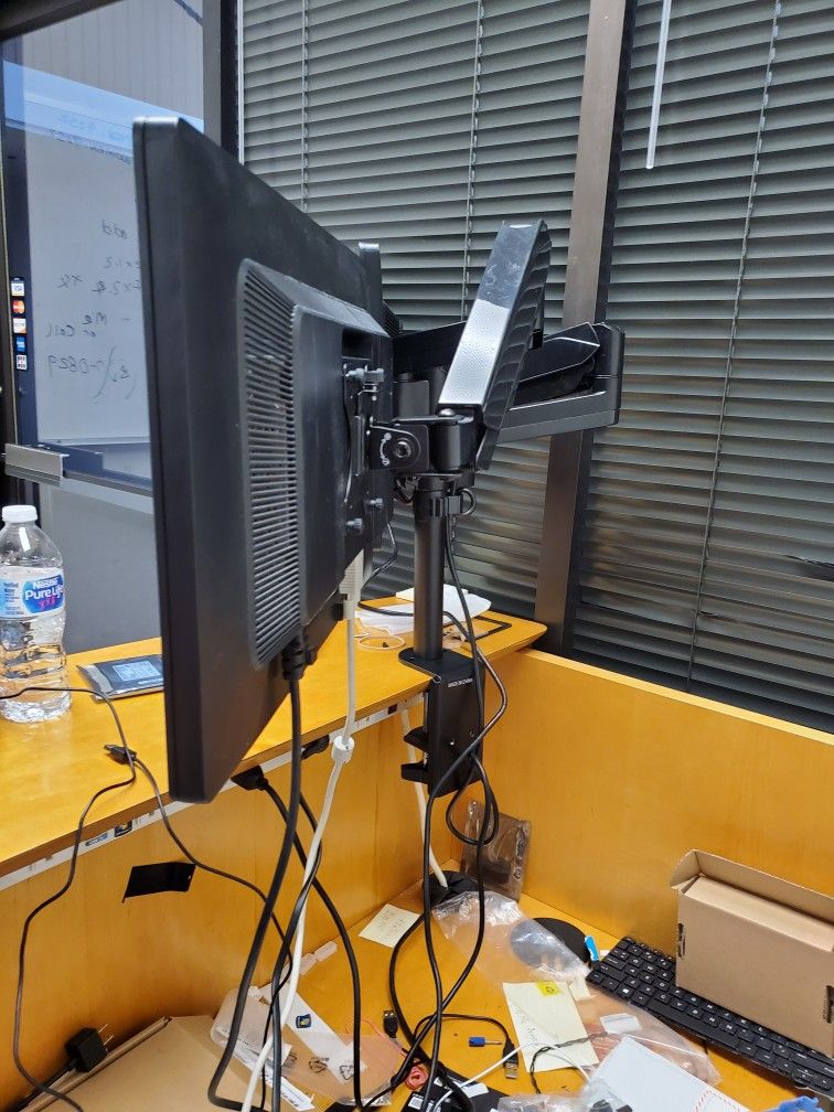 【Price Super Firm】Two HP 22"LED monitors on one Dual-armed stand, with cables: VGA, DVI, HDMI ports