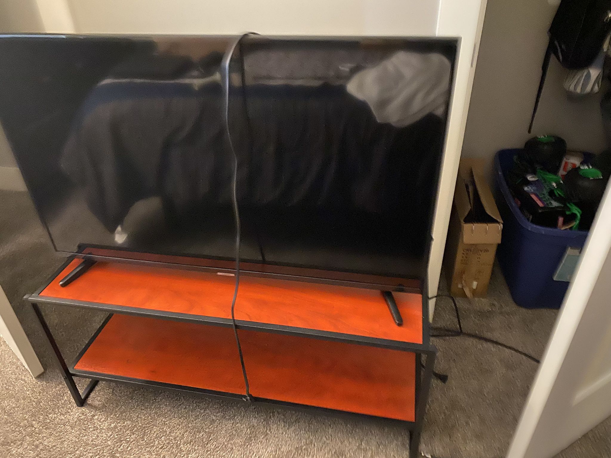 Small TV Stand for Sale in Wexford, PA OfferUp